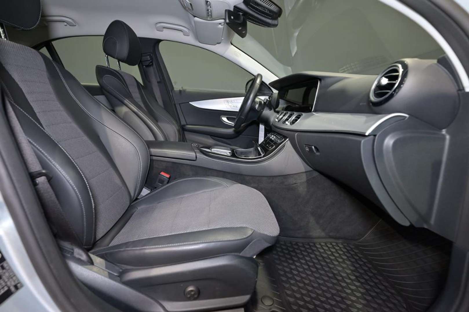 Mercedes Classe E AVANTGARDE 220 D - 2022 - Joinsteer - #4