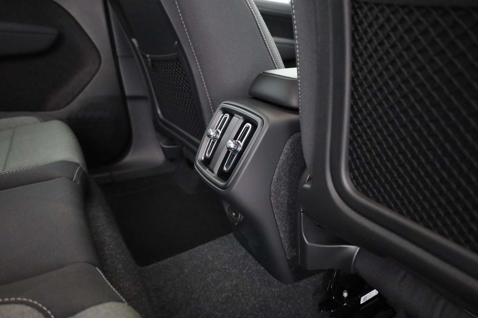 Volvo XC40 Core B3 MHEV - 2024 - Joinsteer - #28