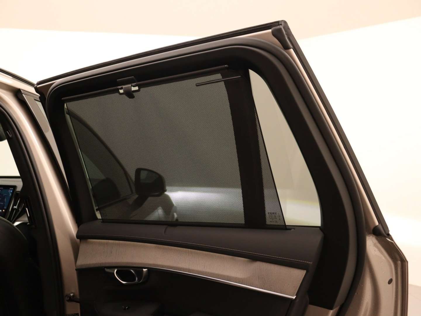 Volvo XC90 Ultra Dark T8 Plug-In Hybrid - 2025 - Joinsteer - #42