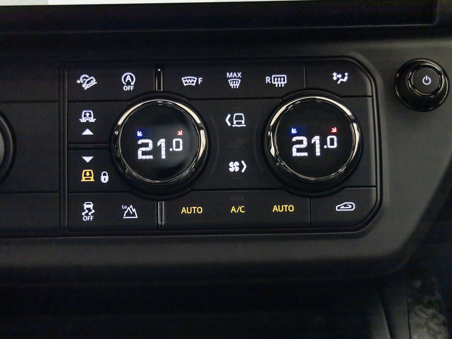 Land Rover Defender OCTA Black Edition - 2025 - Joinsteer - #18