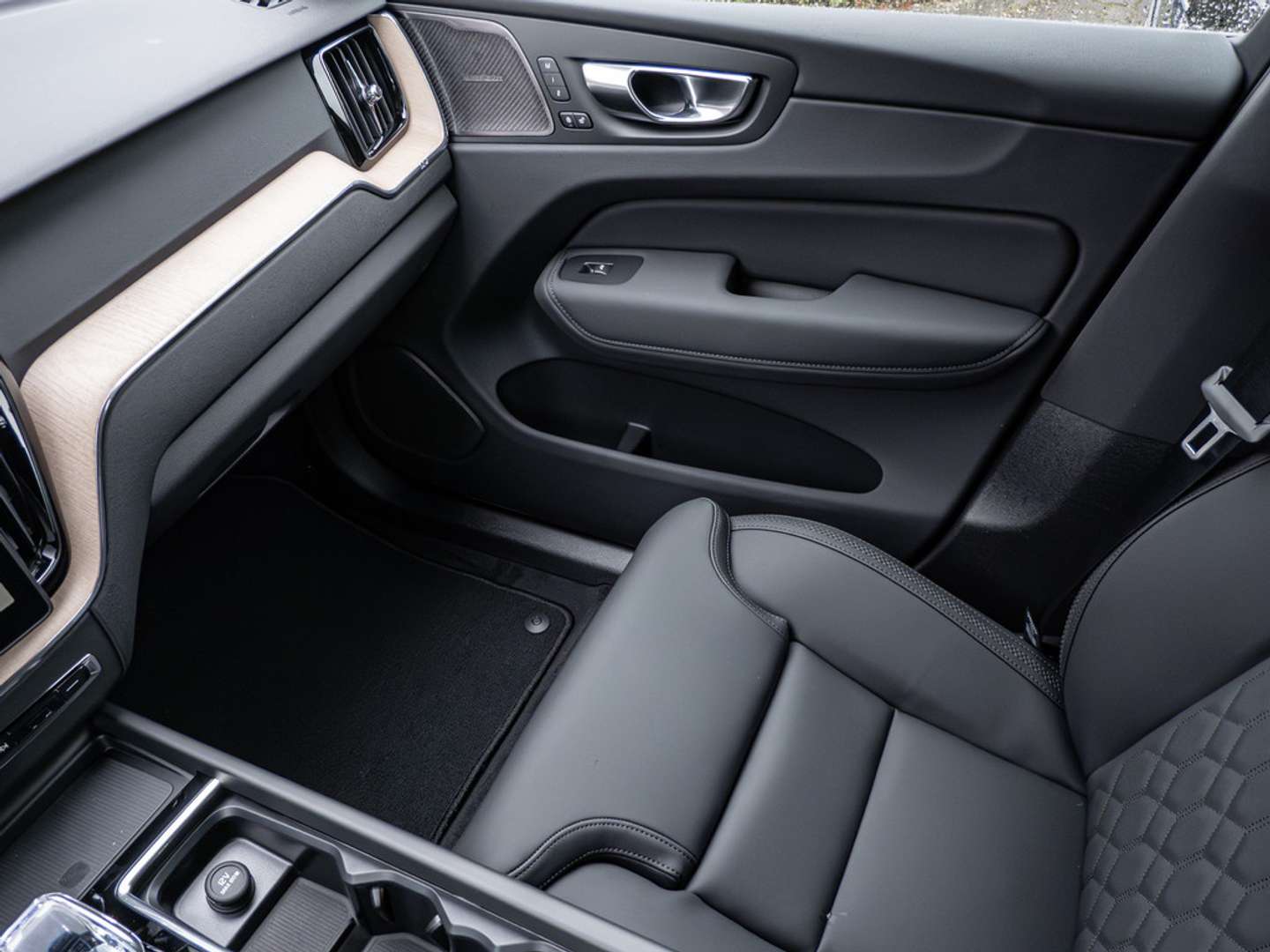 Volvo XC60 Recharge Plus T8 - 2025 - Joinsteer - #13