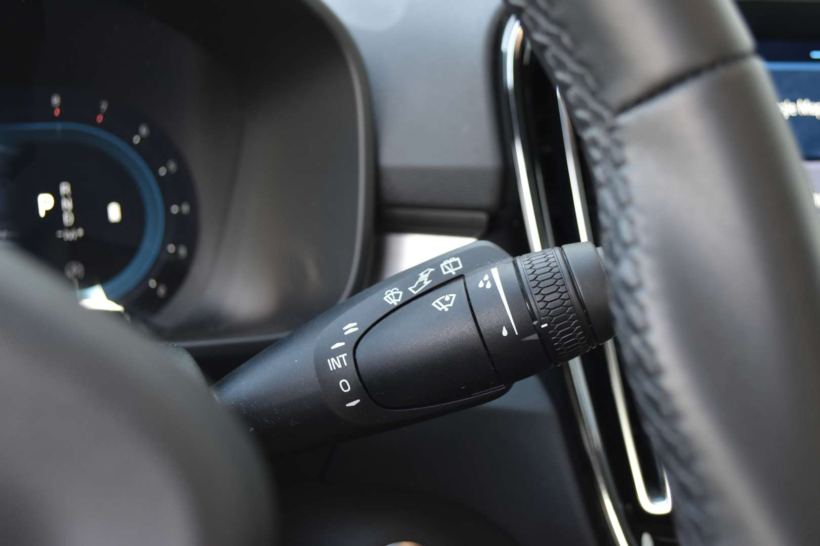 Volvo XC40 Plus B4 - 2025 - Joinsteer - #22