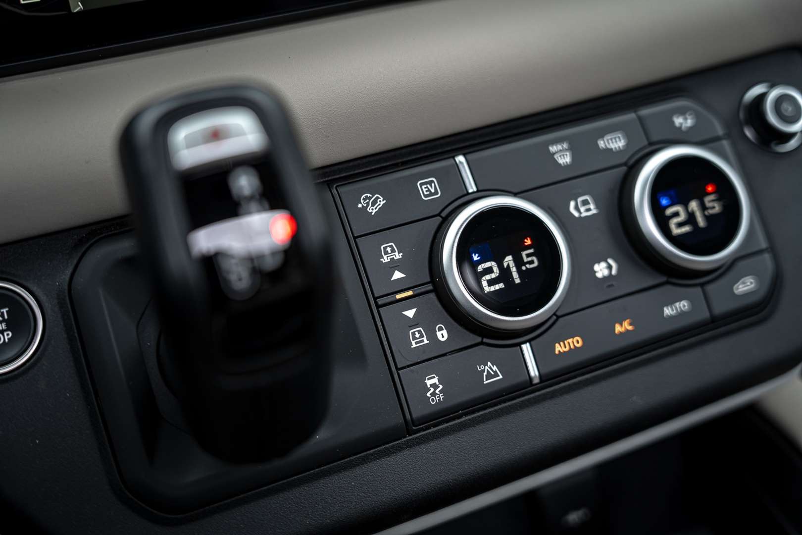 Land Rover Defender SE P400e - 2024 - Joinsteer - #7