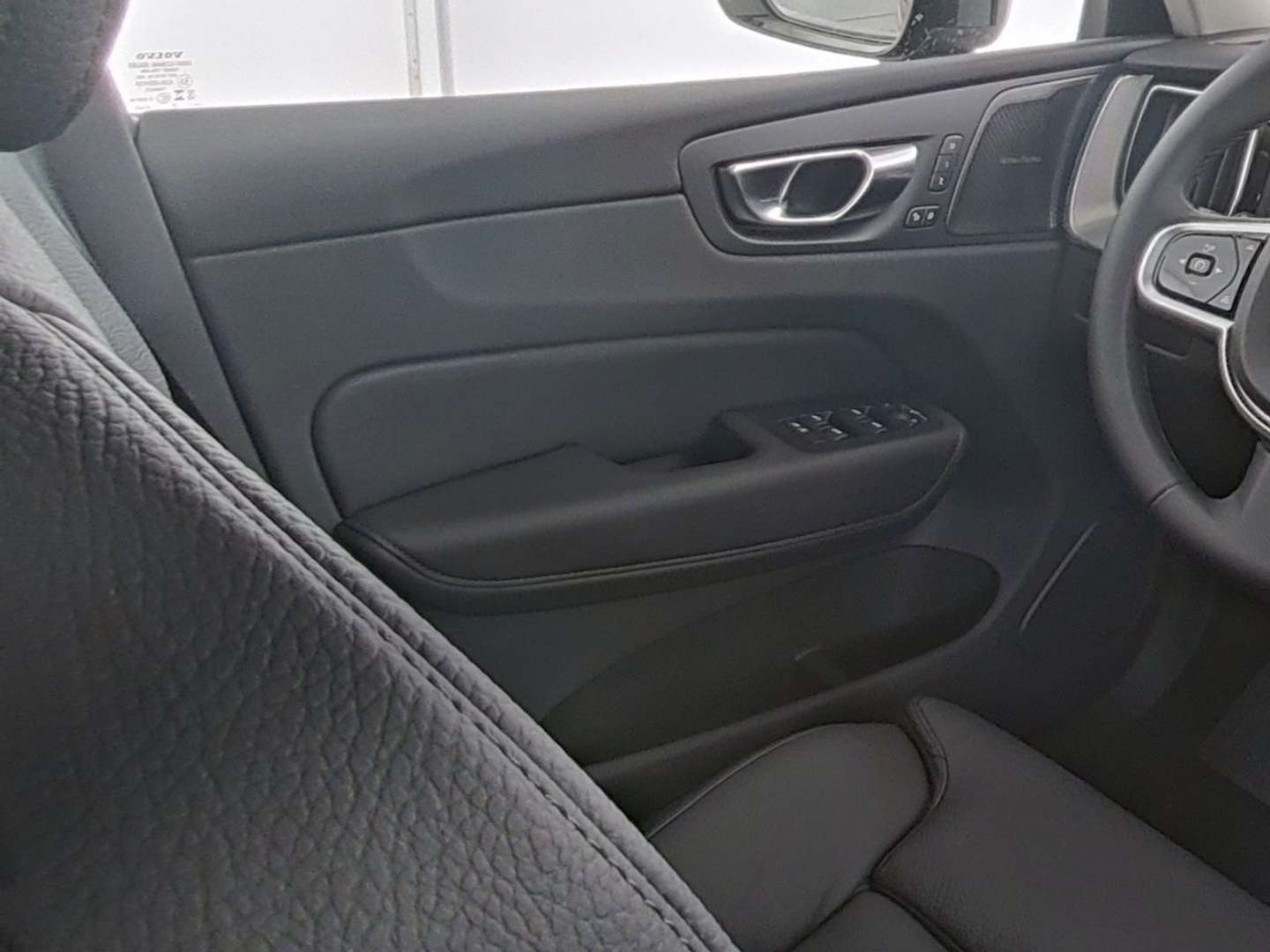 Volvo XC60 PLUS DARK B5 - 2025 - Joinsteer - #11