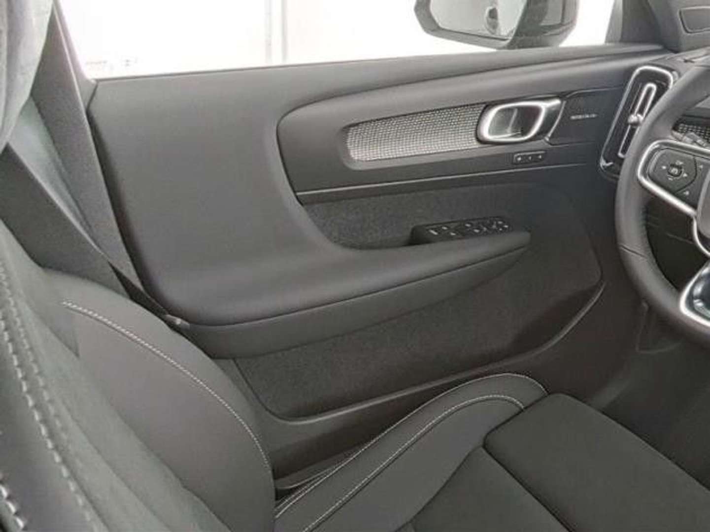 Volvo XC40 Ultra Black Edition B3 - 2025 - Joinsteer - #6