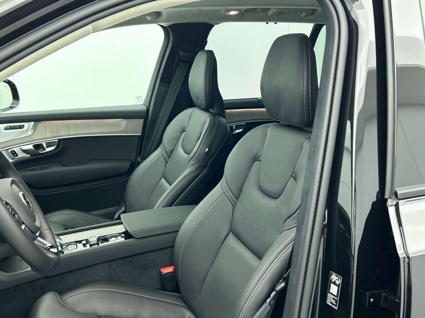 Volvo XC90 Ultra Dark Recharge Plug-In Hybrid - 2025 - Joinsteer - #4