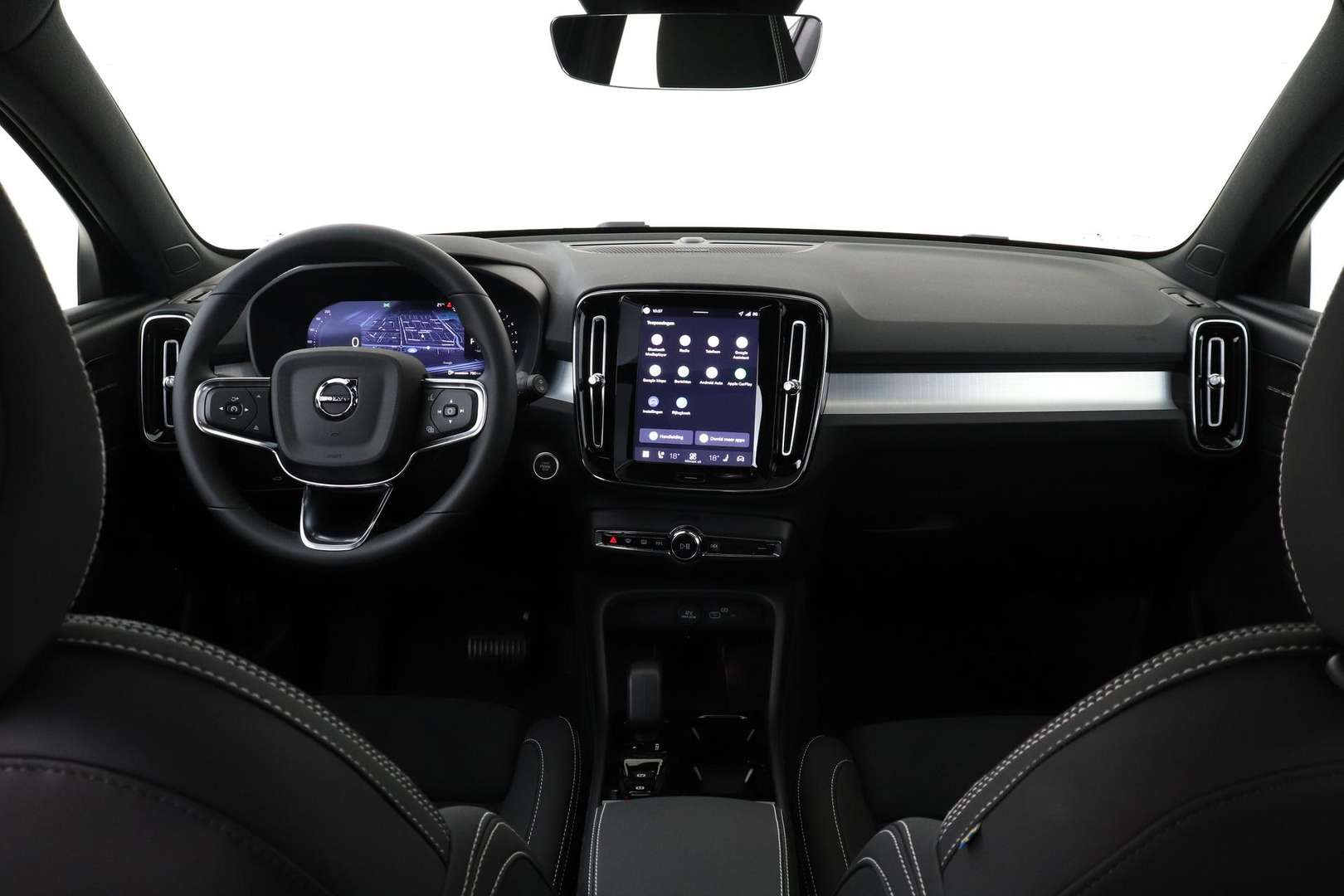 Volvo XC40 PLUS BLACK EDITION B4 M-HYBRID - 2025 - Joinsteer - #2