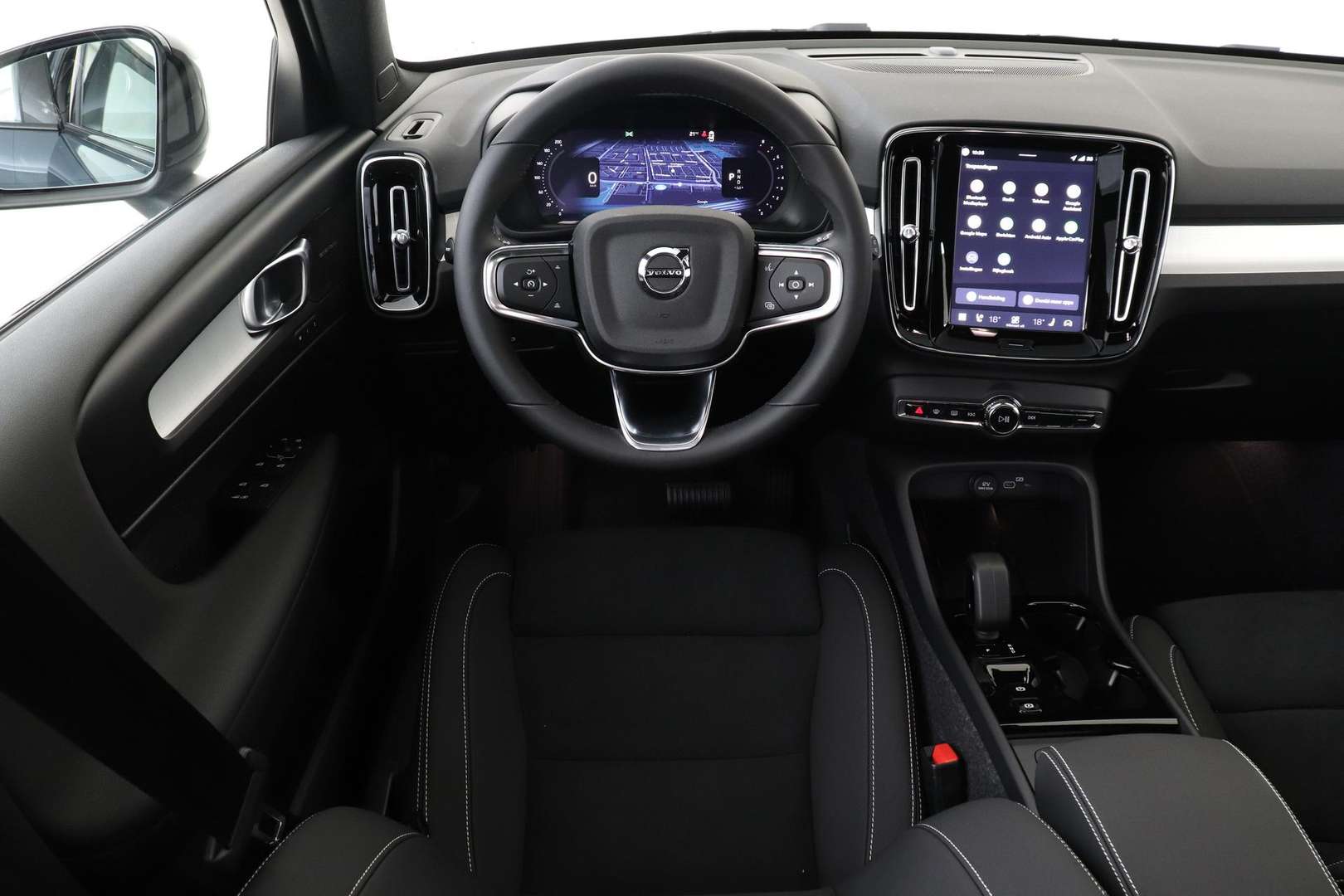 Volvo XC40 PLUS BLACK EDITION B4 M-HYBRID - 2025 - Joinsteer - #3