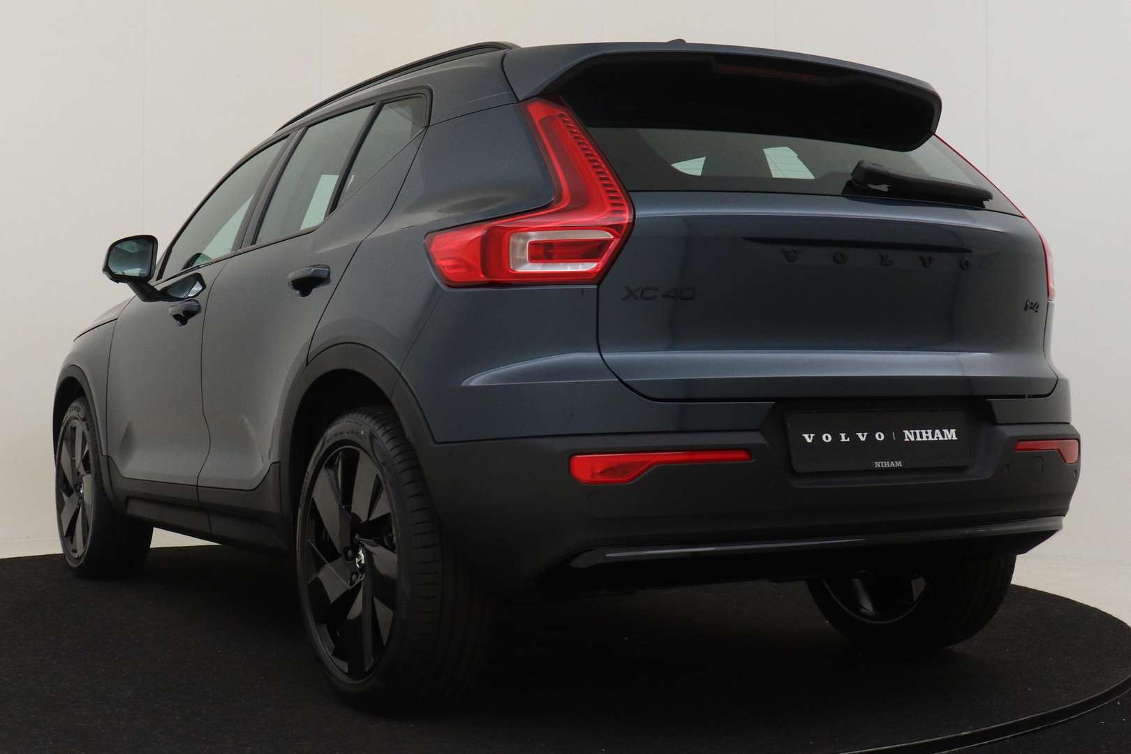 Volvo XC40 PLUS BLACK EDITION B4 M-HYBRID - 2025 - Joinsteer - #4