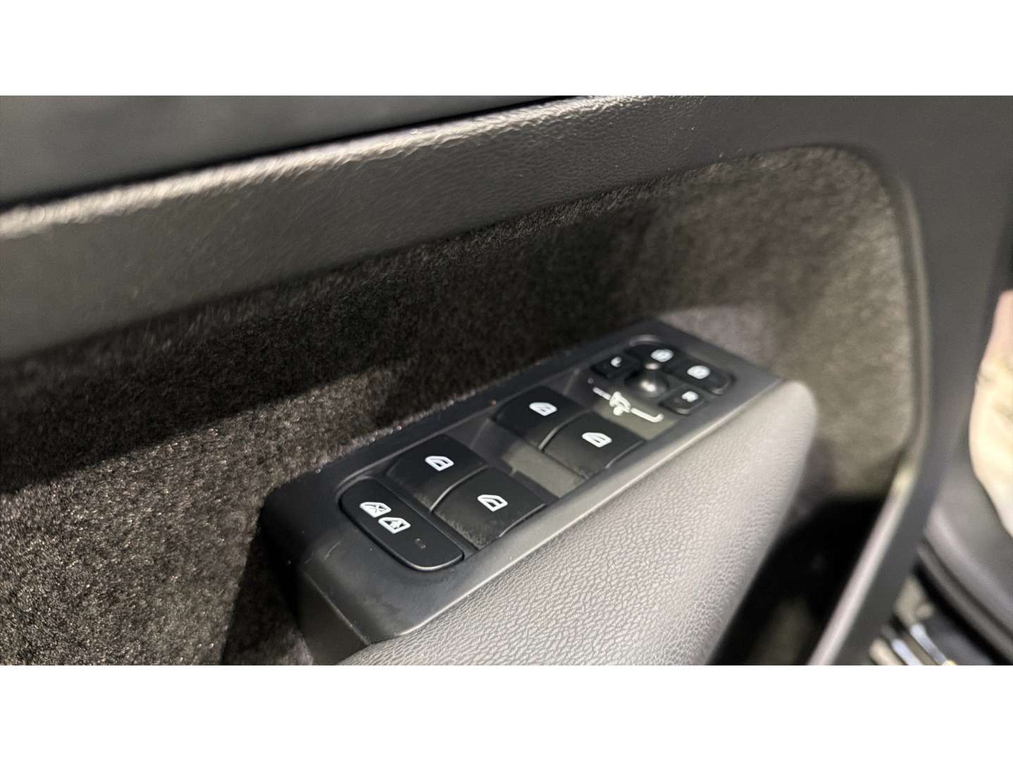 Volvo XC40 Core B3 - 2024 - Joinsteer - #21