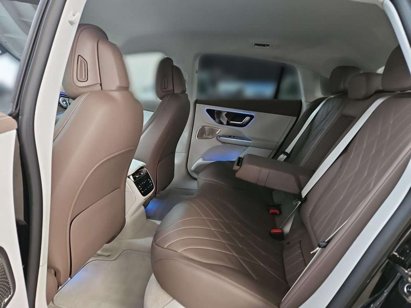 Mercedes EQE Avantgarde 300 - 2023 - Joinsteer - #11