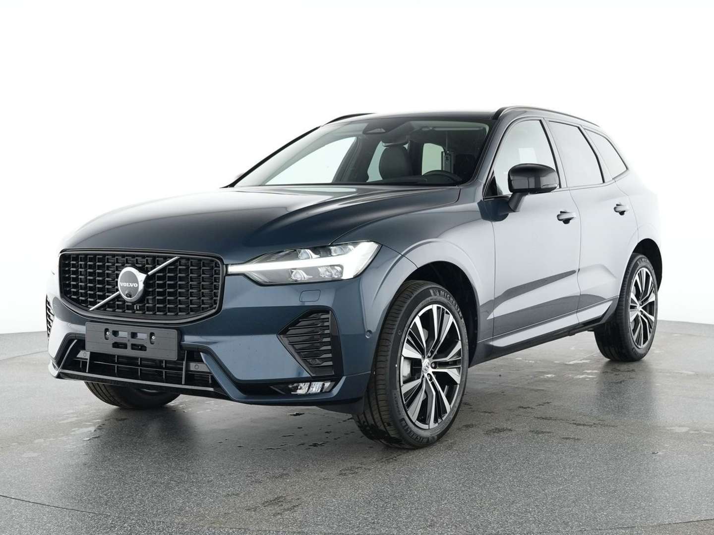 Volvo XC60 PLUS DARK B5 - 2025 - Joinsteer - #1