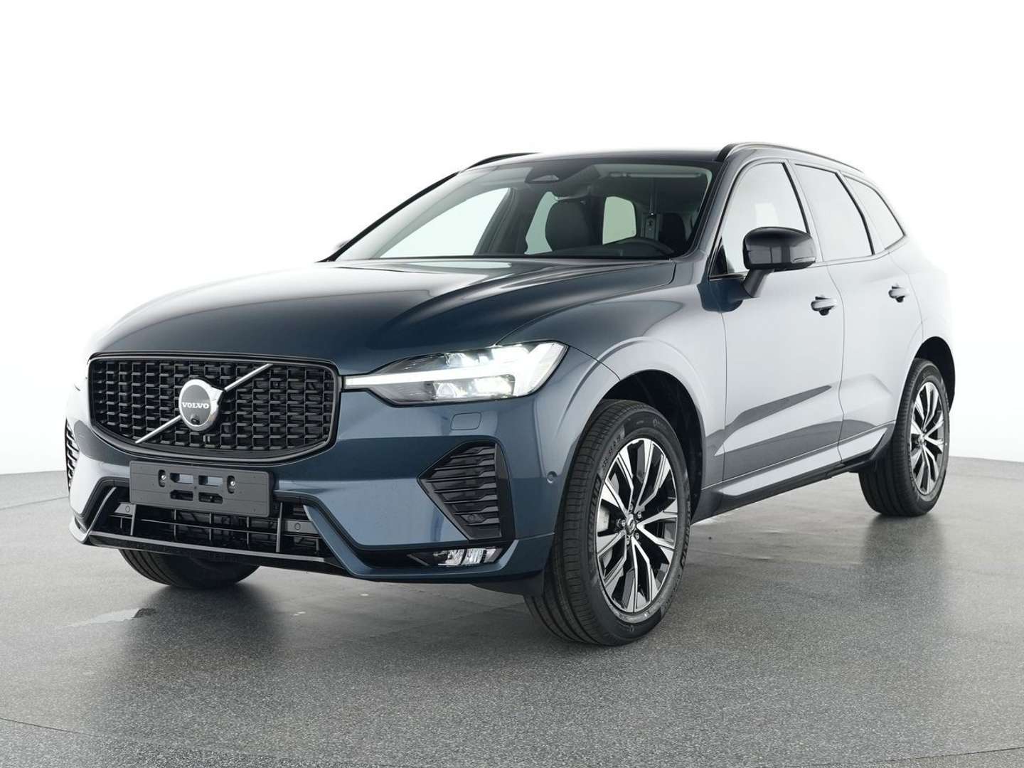 Volvo XC60 PLUS DARK B5 - 2025 - Joinsteer - #1
