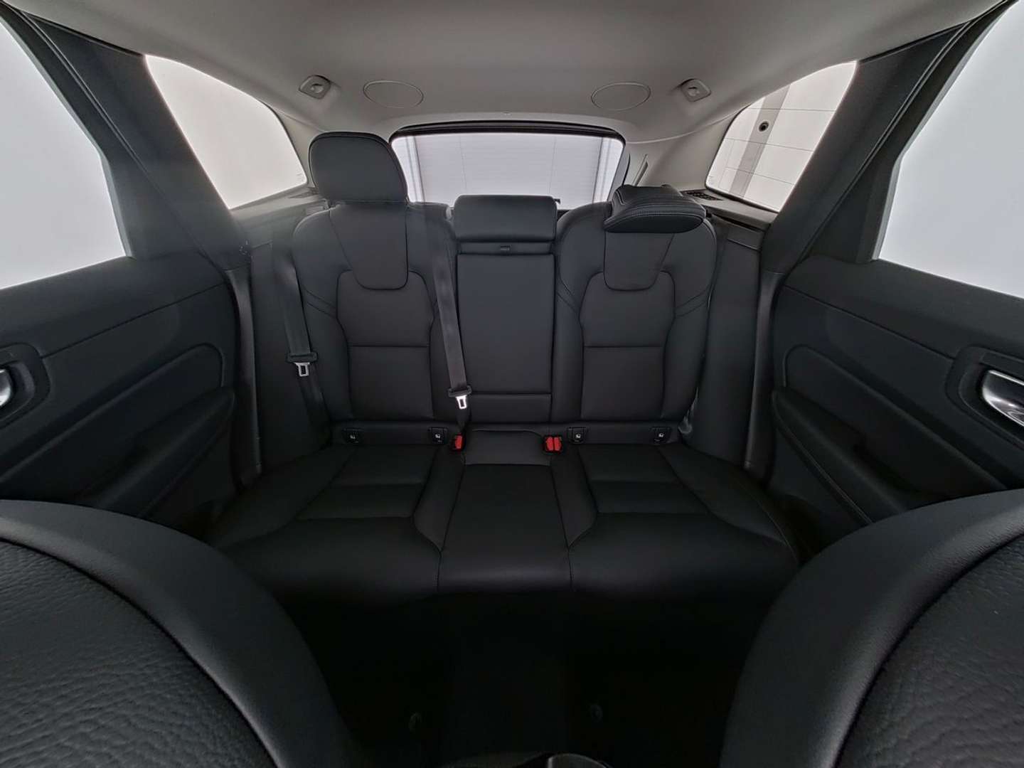 Volvo XC60 PLUS DARK B5 - 2025 - Joinsteer - #5