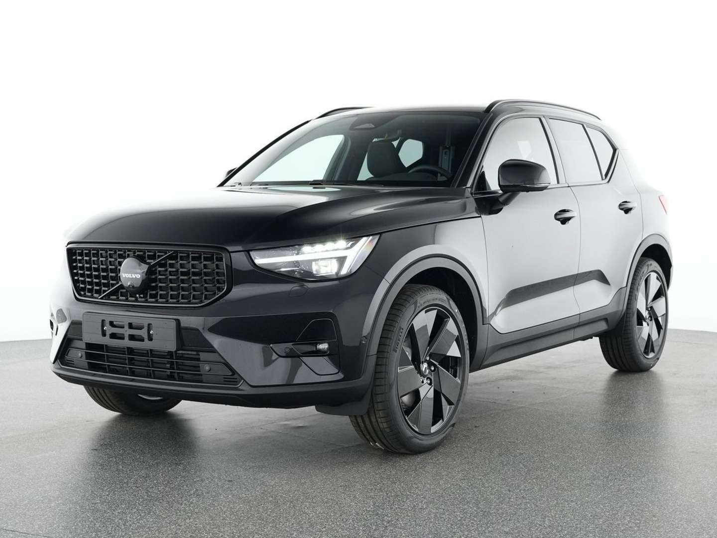 Volvo XC40 Plus B3 - 2025 - Joinsteer - #1