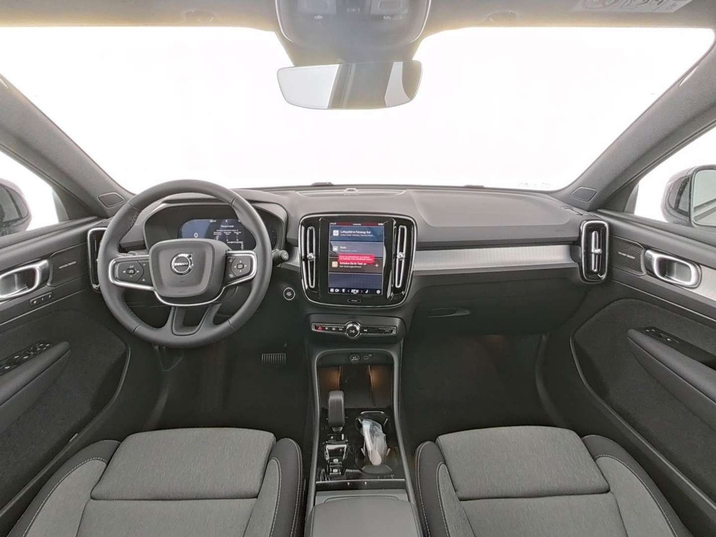 Volvo XC40 Plus B3 - 2025 - Joinsteer - #4