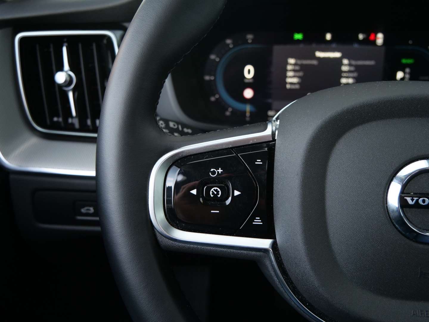 Volvo XC60 Plus Bright 2.0 T6 Plug-in Hybrid - 2024 - Joinsteer - #31