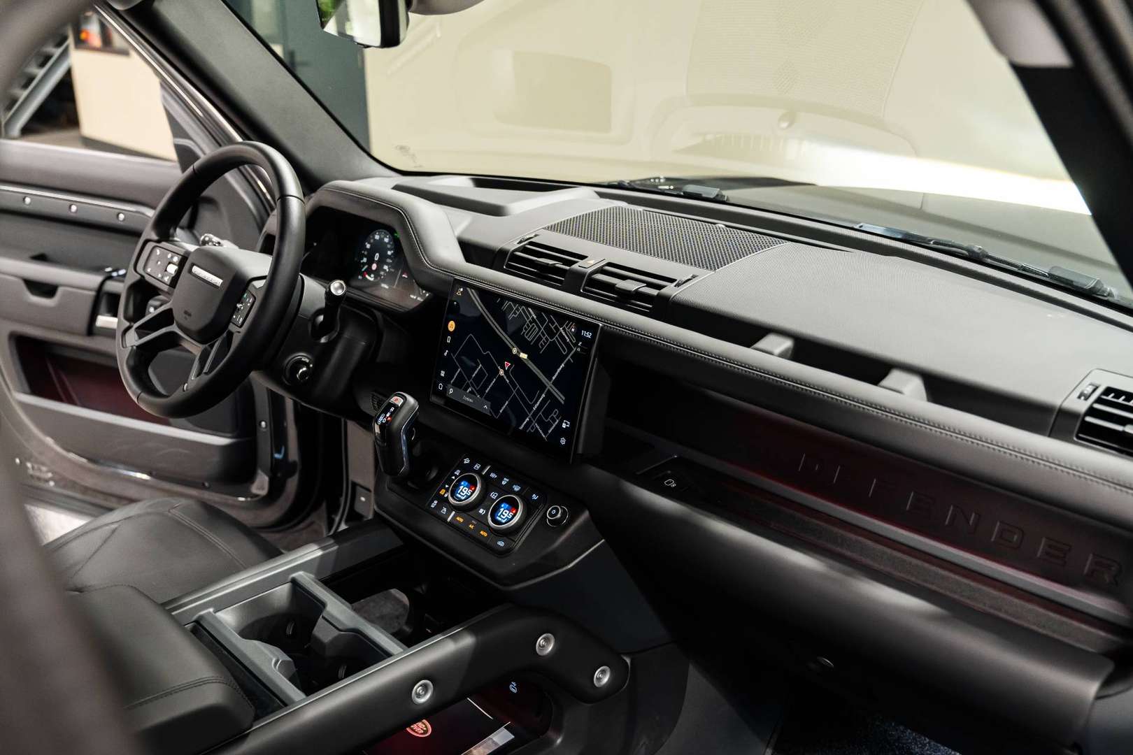 Land Rover Defender HSE P300e - 2025 - Joinsteer - #29