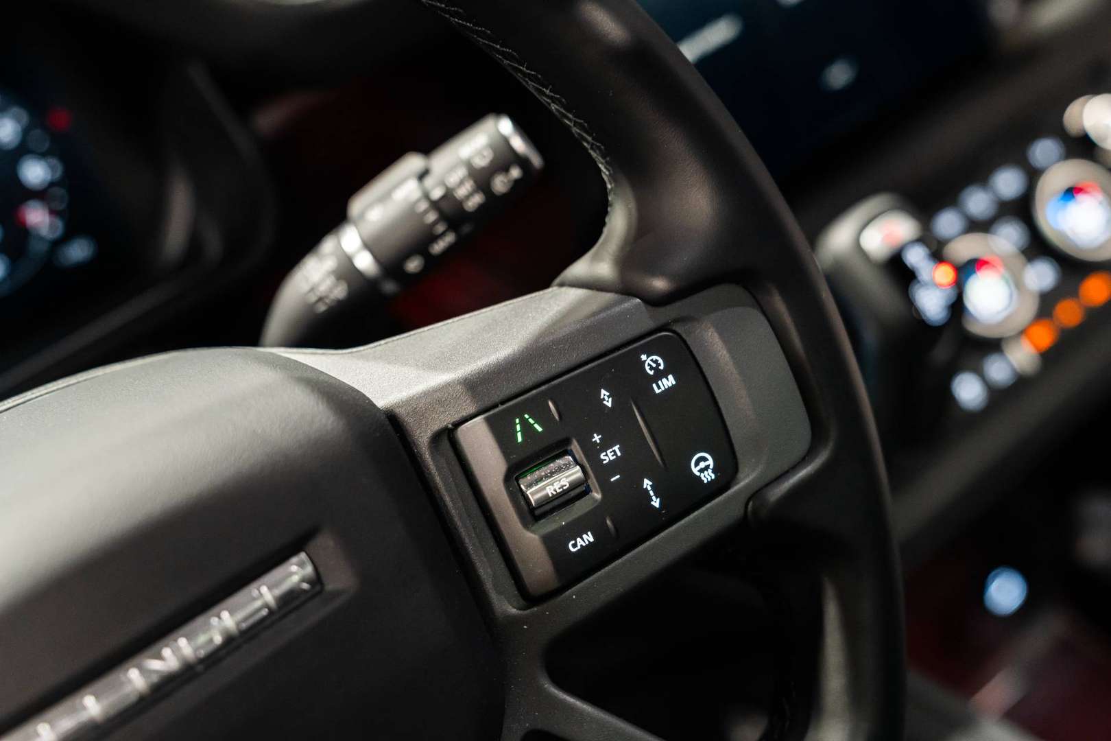 Land Rover Defender HSE P300e - 2025 - Joinsteer - #39