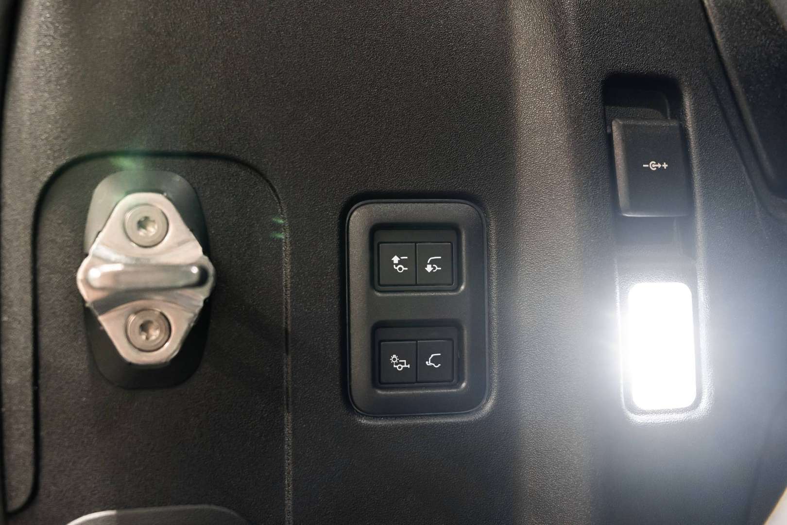 Land Rover Defender HSE P300e - 2025 - Joinsteer - #47