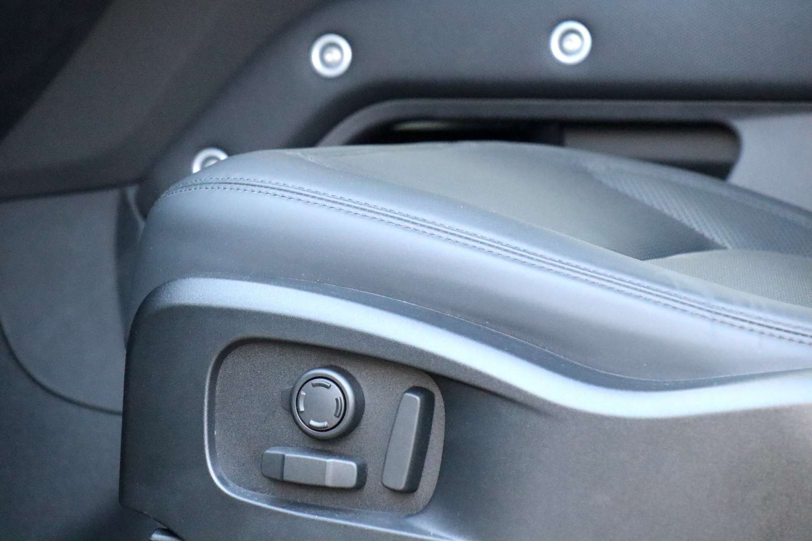 Land Rover Defender 75th Anniversary - P400 - 2025 - Joinsteer - #14