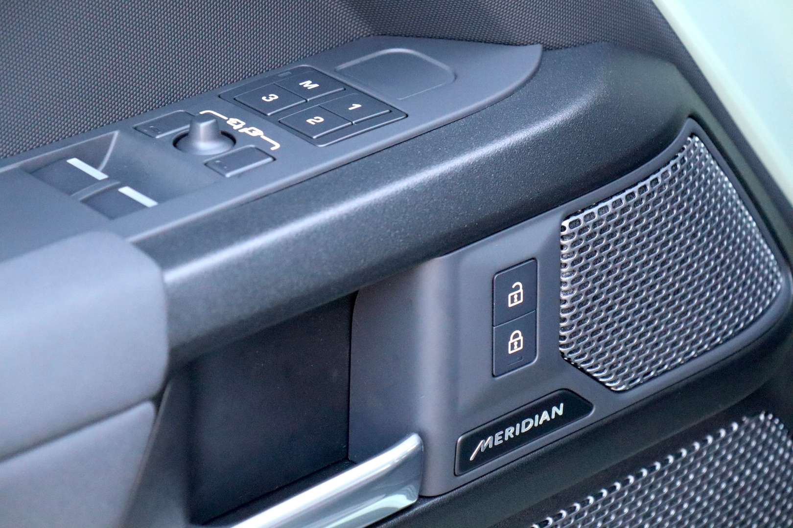 Land Rover Defender 75th Anniversary - P400 - 2025 - Joinsteer - #17