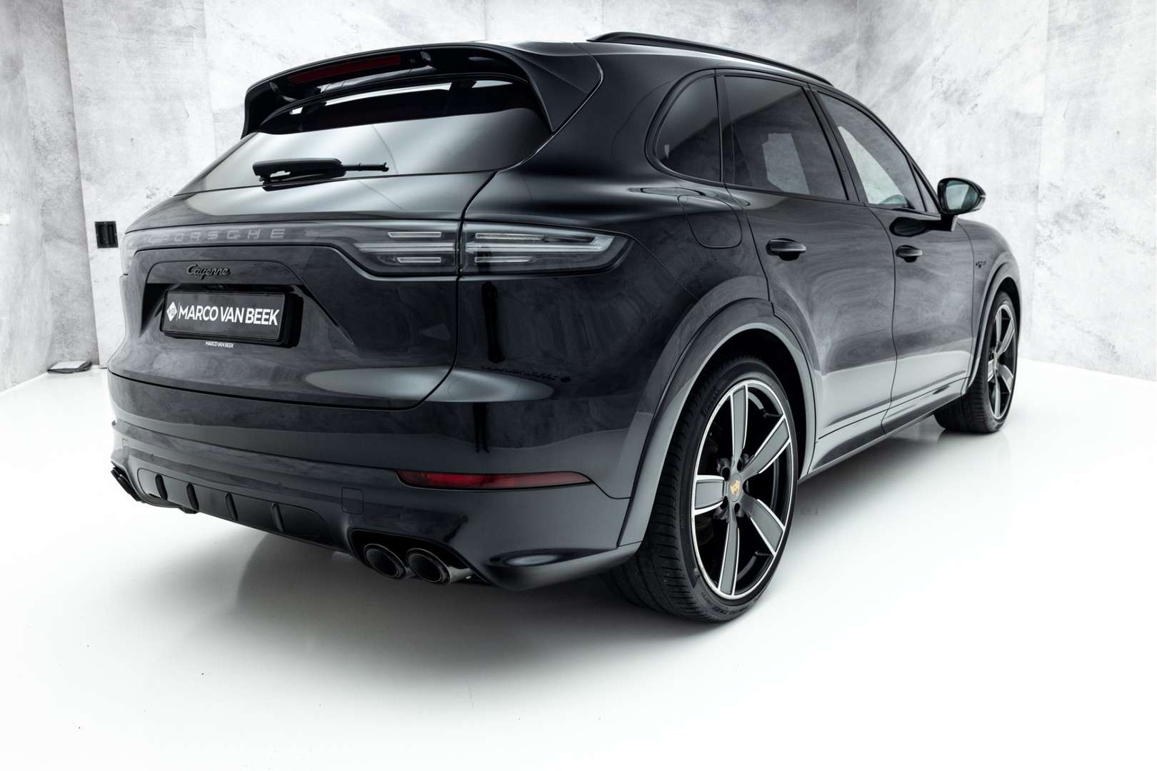 Porsche Cayenne Platinum Edition 3.0 E-Hybrid - 2022 - Joinsteer - #2