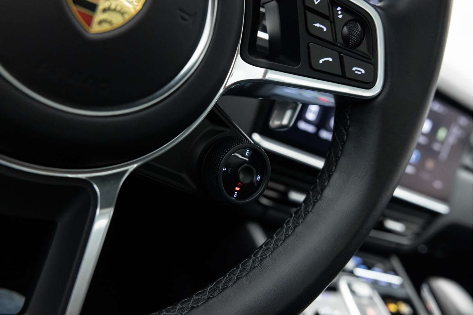 Porsche Cayenne Platinum Edition 3.0 E-Hybrid - 2022 - Joinsteer - #37