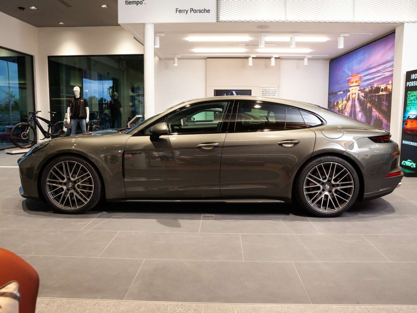 Porsche Panamera 4 E-Hybrid Executive - 2025 - Joinsteer - #2