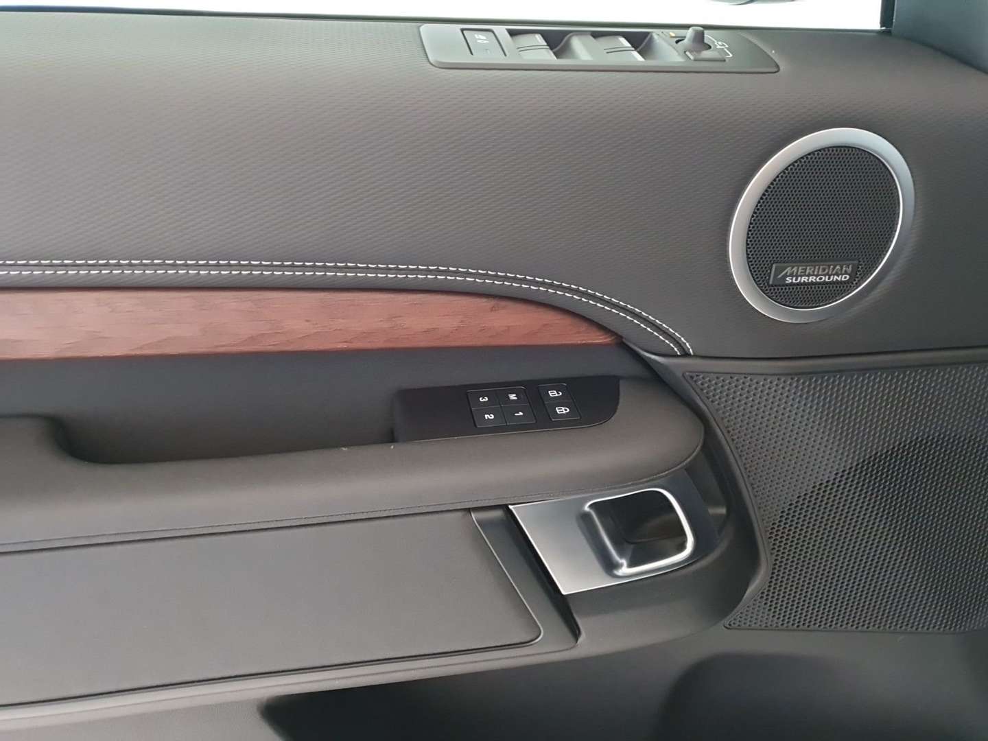 Land Rover Discovery R-Dynamic HSE 3.0D I6 - 2023 - Joinsteer - #30