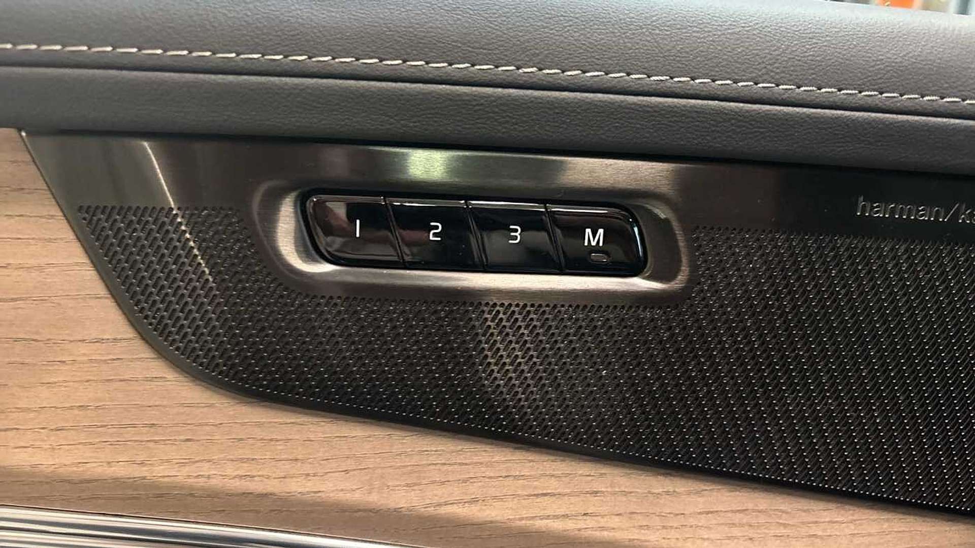 Volvo XC90 Plus T8 AWD Hybride - 2025 - Joinsteer - #17