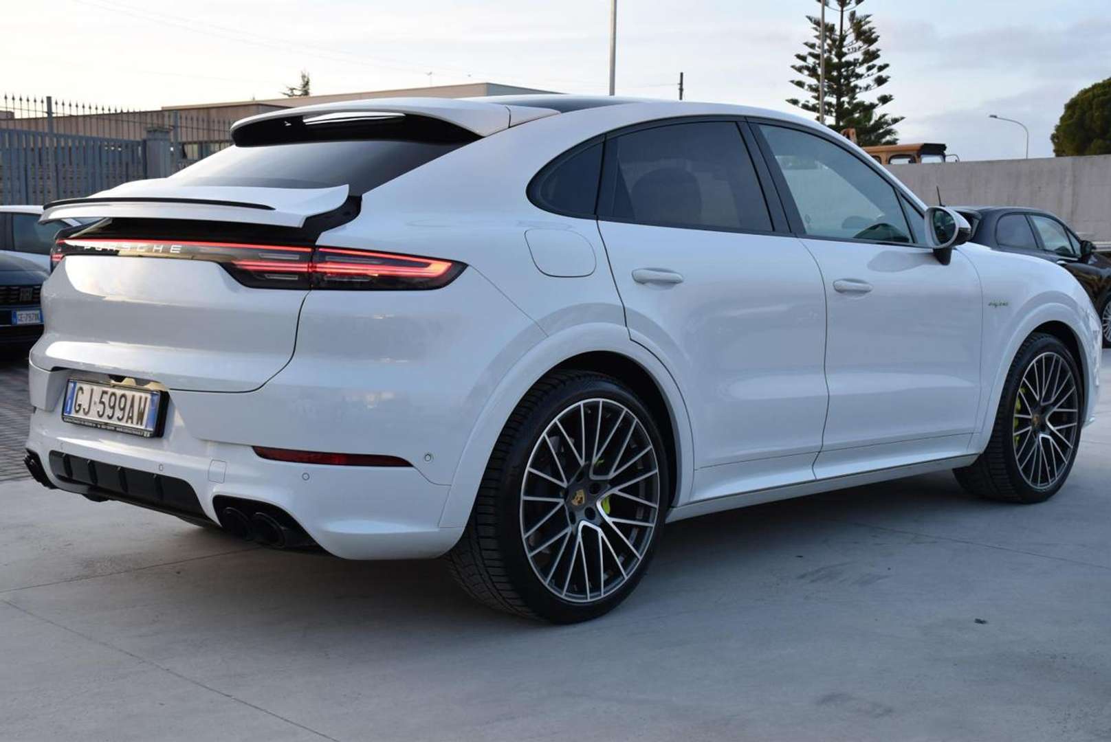 Porsche Cayenne Coupé Platinum Edition 3.0 E-Hybrid - 2022 - Joinsteer - #2