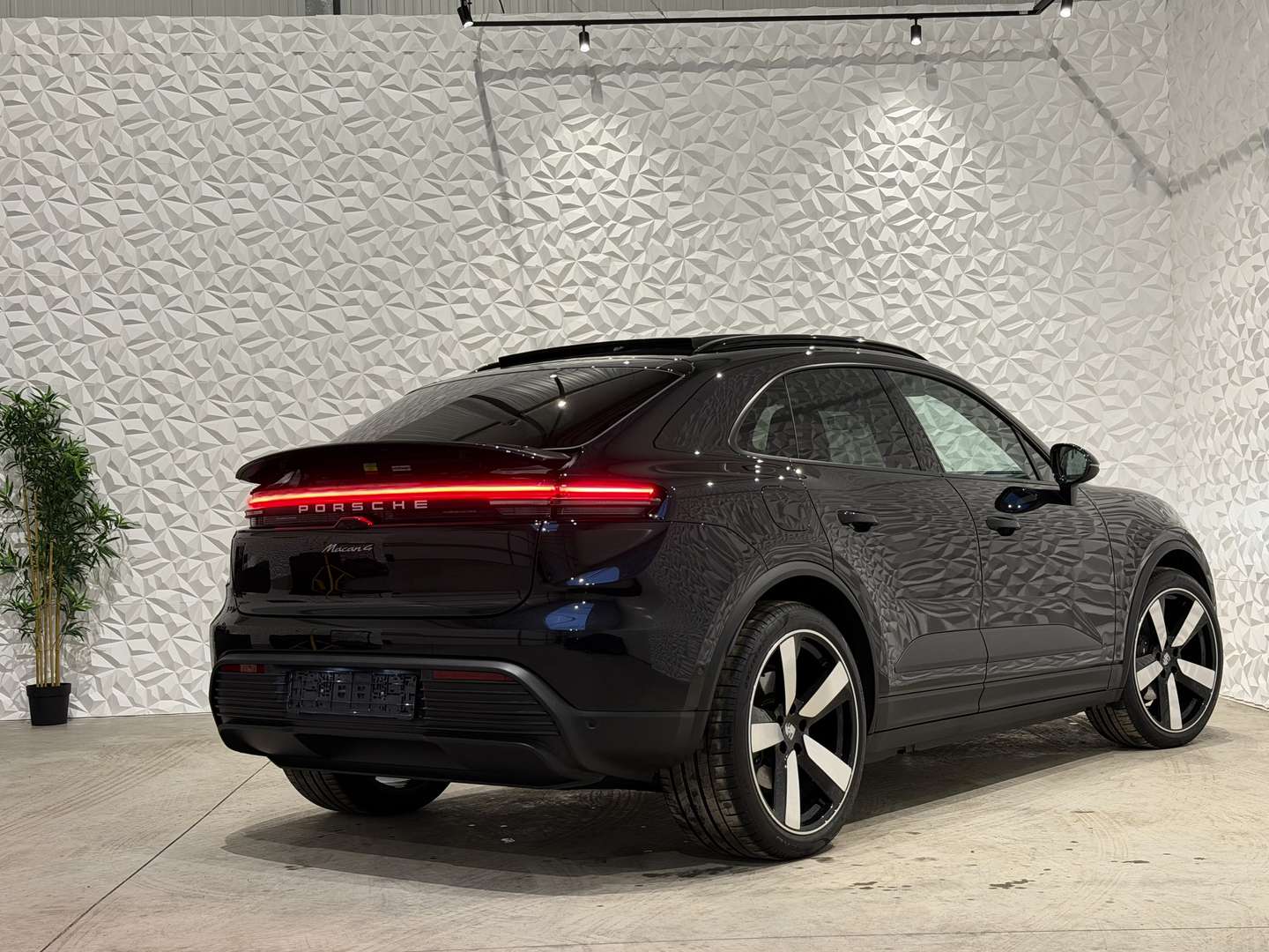 Porsche Macan 4 Electric Sport Chrono - 2025 - Joinsteer - #11