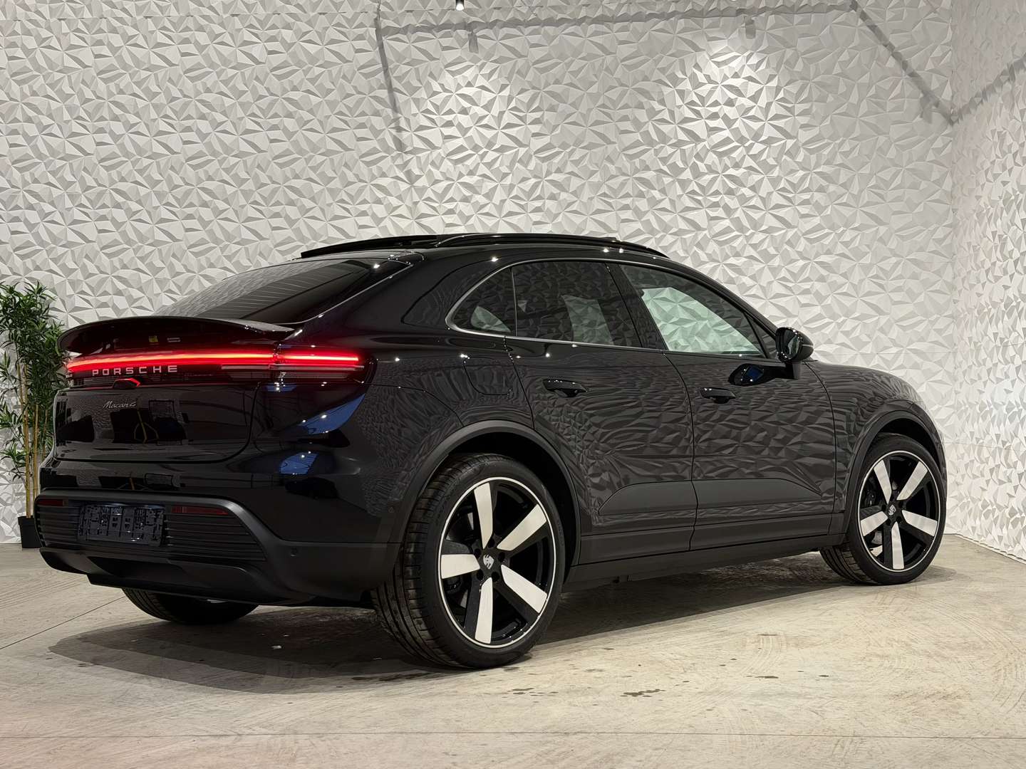 Porsche Macan 4 Electric Sport Chrono - 2025 - Joinsteer - #12