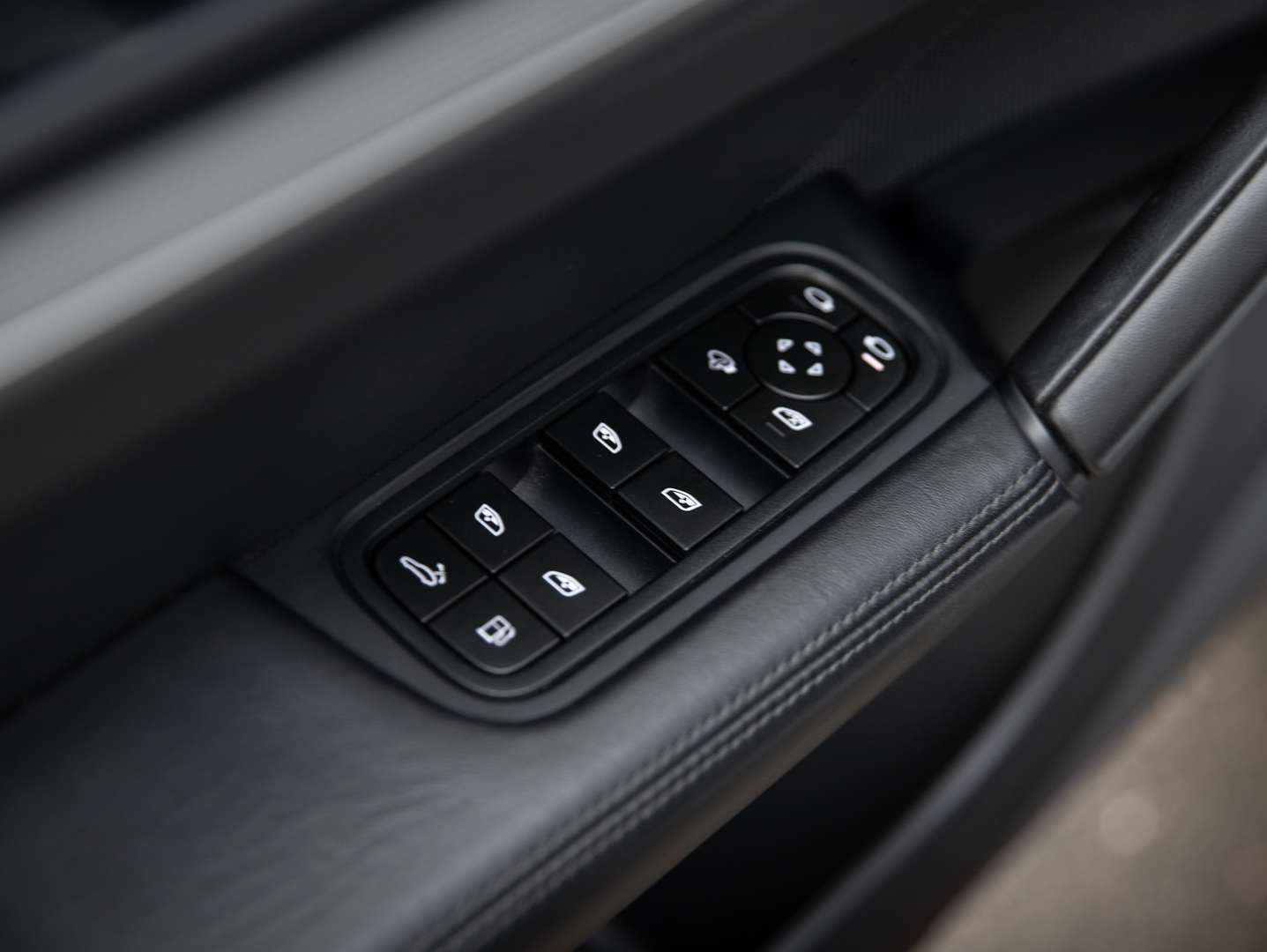 Porsche Cayenne Coupé E-HYB SPORTDES - 2023 - Joinsteer - #28