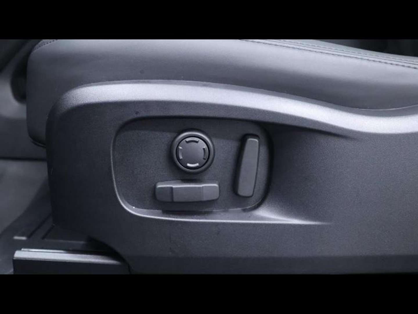 Land Rover Defender X-Dynamic D200 - 2026 - Joinsteer - #24