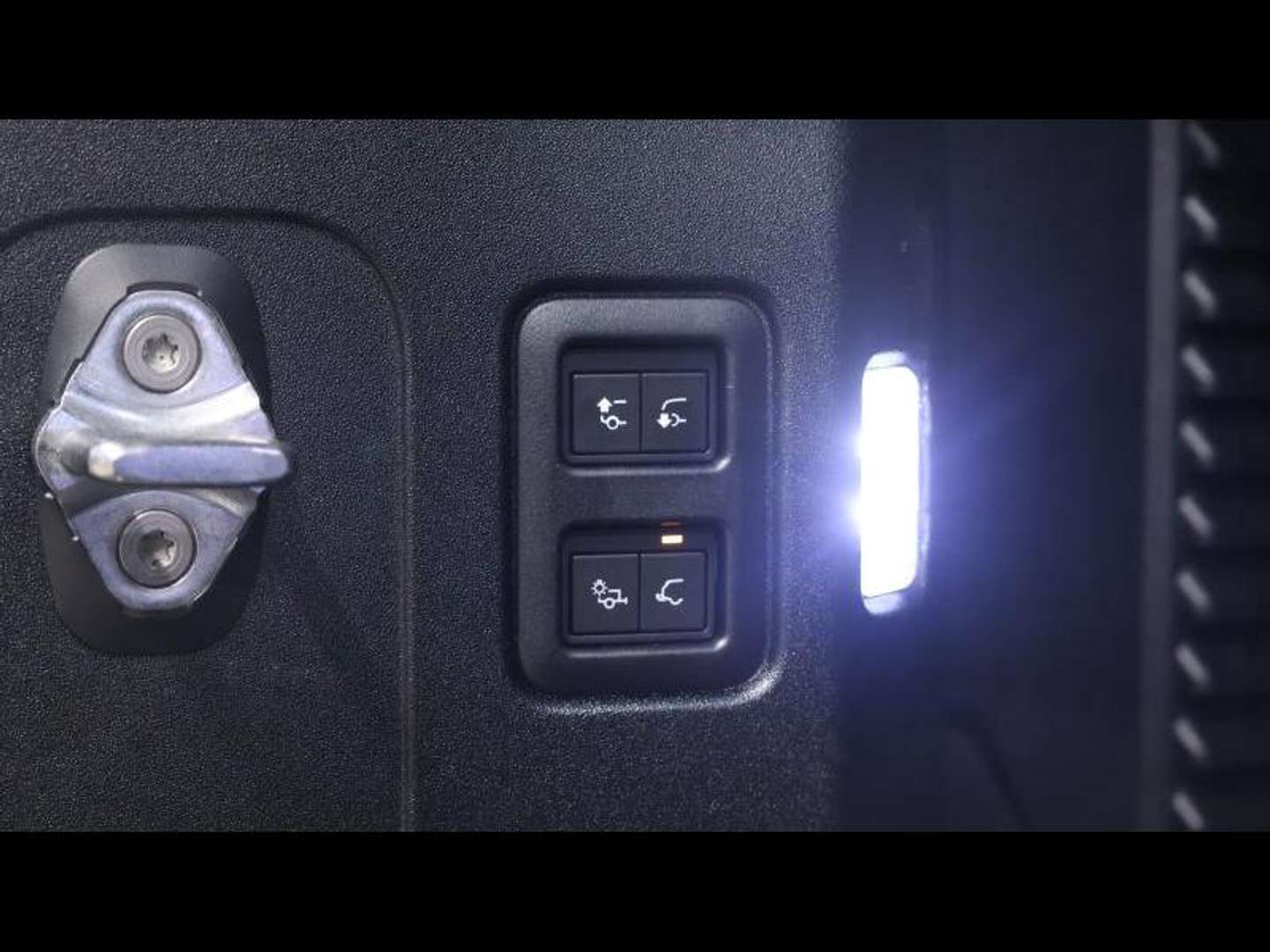 Land Rover Defender X-Dynamic D200 - 2026 - Joinsteer - #29