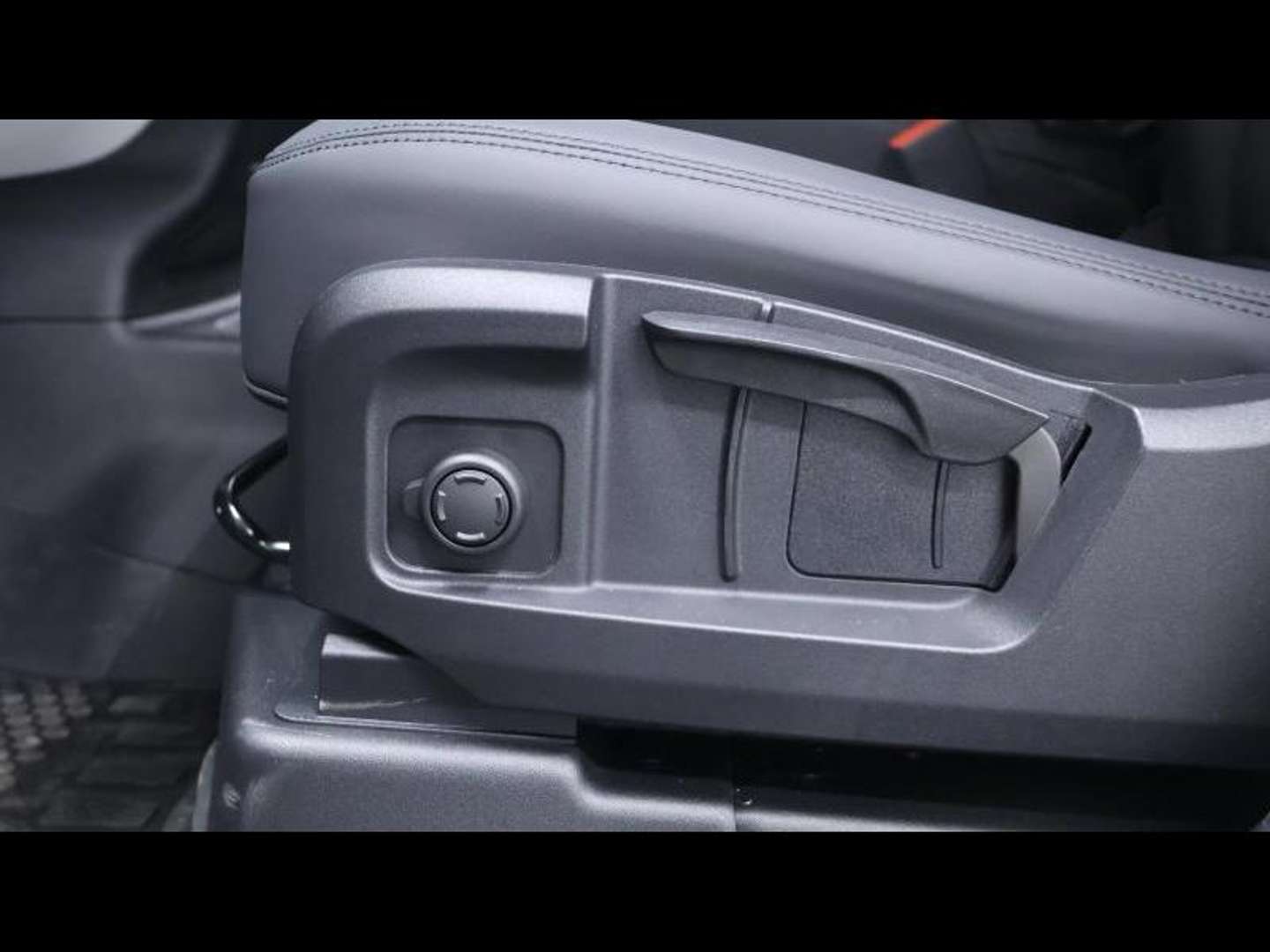 Land Rover Defender S D200 - 2026 - Joinsteer - #24