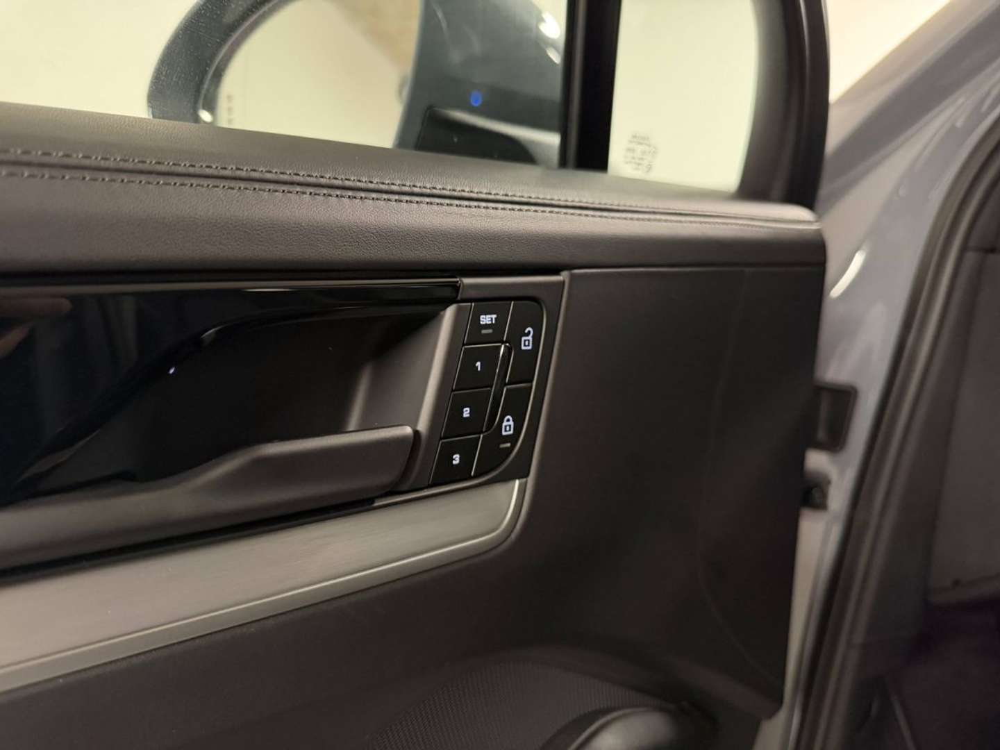 Porsche Cayenne 3.0 V6 519ch S E-Hybrid - 2024 - Joinsteer - #17