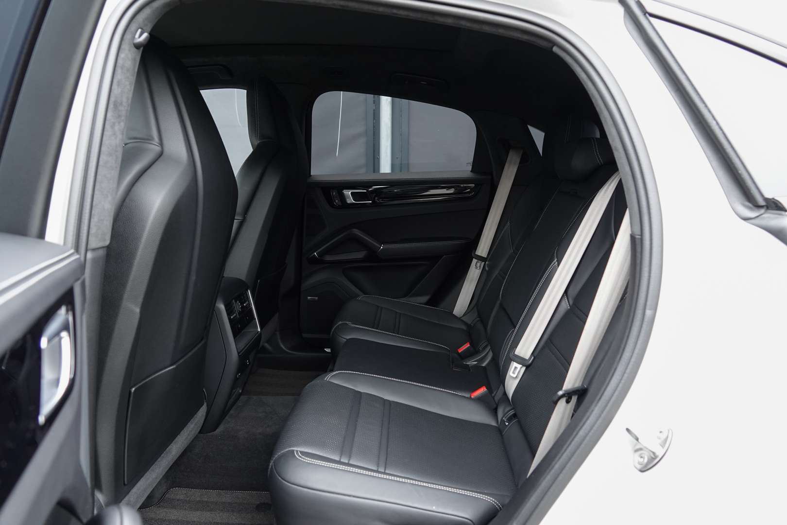 Porsche Cayenne Coupé Platinum Edition 3.0 E-Hybrid 462Pk - 2023 - Joinsteer - #6