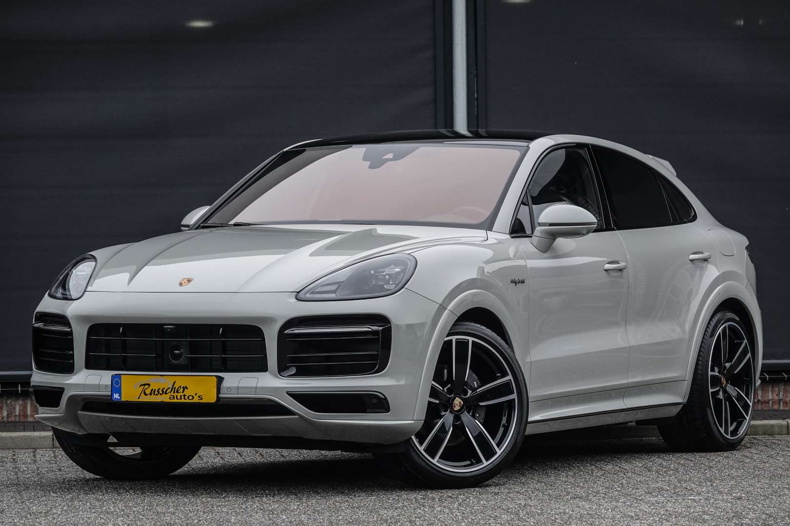 Porsche Cayenne Coupé Platinum Edition 3.0 E-Hybrid 462Pk - 2023 - Joinsteer - #24
