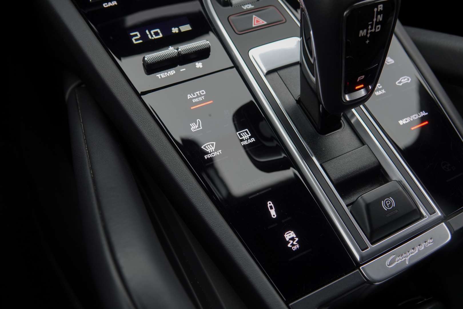 Porsche Cayenne Coupé Platinum Edition 3.0 E-Hybrid 462Pk - 2023 - Joinsteer - #32