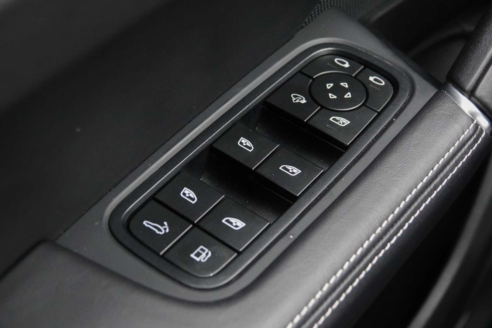 Porsche Cayenne Coupé Platinum Edition 3.0 E-Hybrid 462Pk - 2023 - Joinsteer - #36