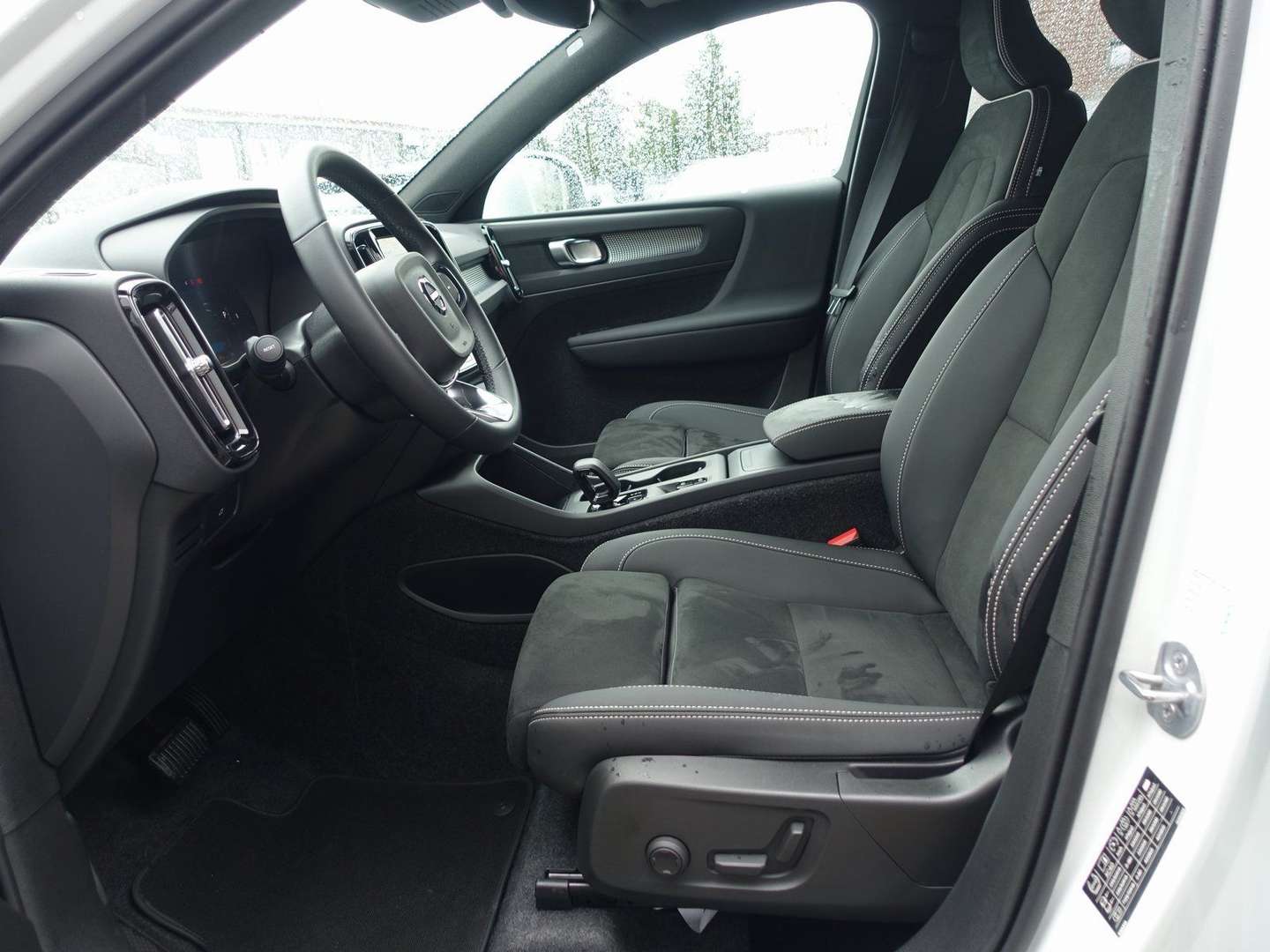 Volvo XC40 Core B3 Mild-Hybrid - 2025 - Joinsteer - #9