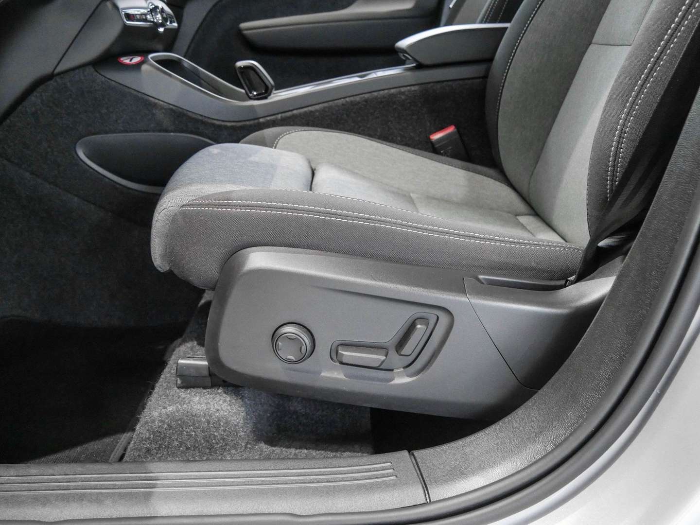 Volvo XC40 Core B3 - 2025 - Joinsteer - #13