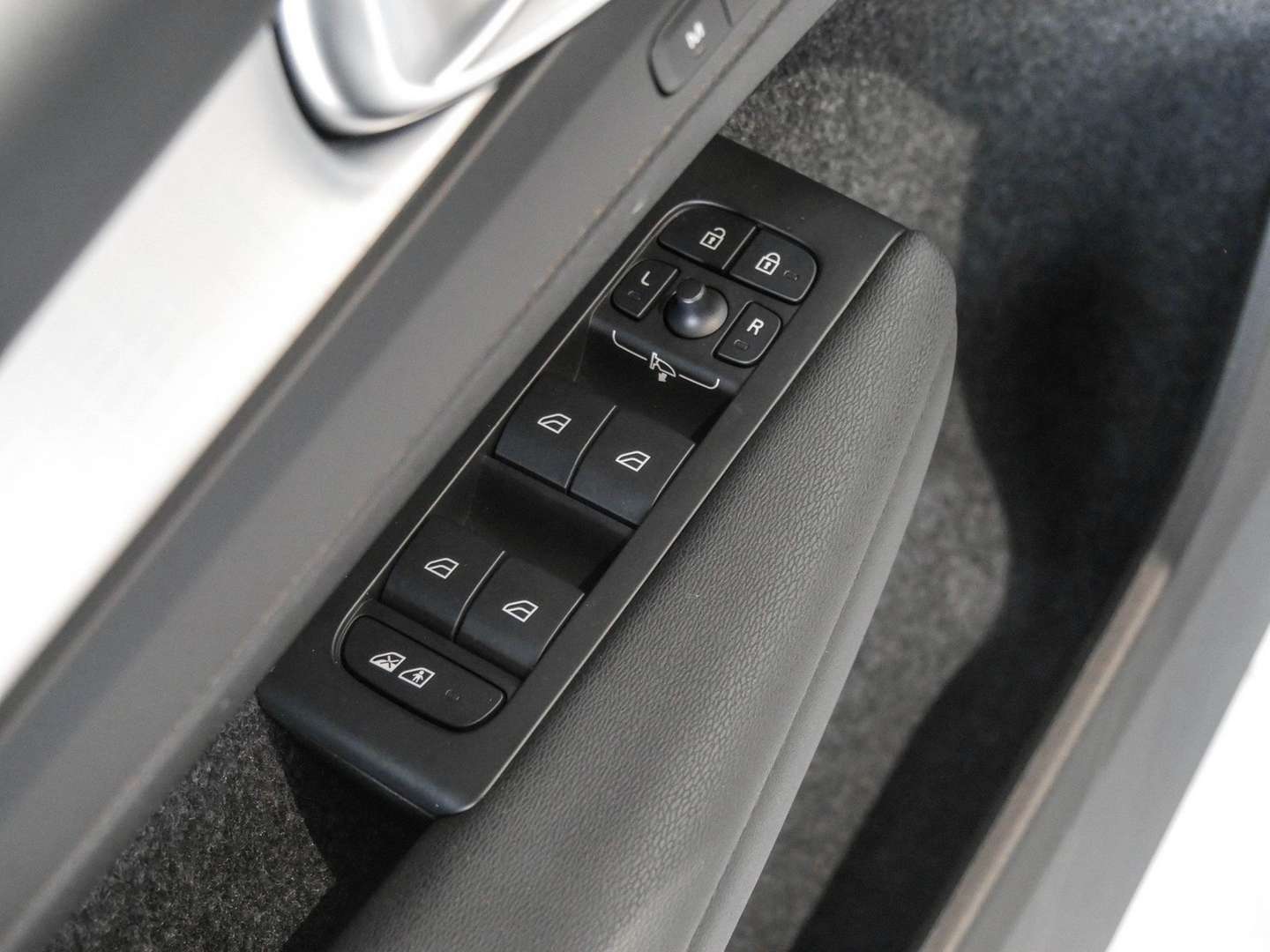 Volvo XC40 Core B3 - 2025 - Joinsteer - #14