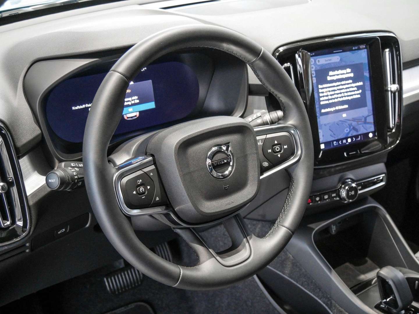 Volvo XC40 Core B3 - 2025 - Joinsteer - #9