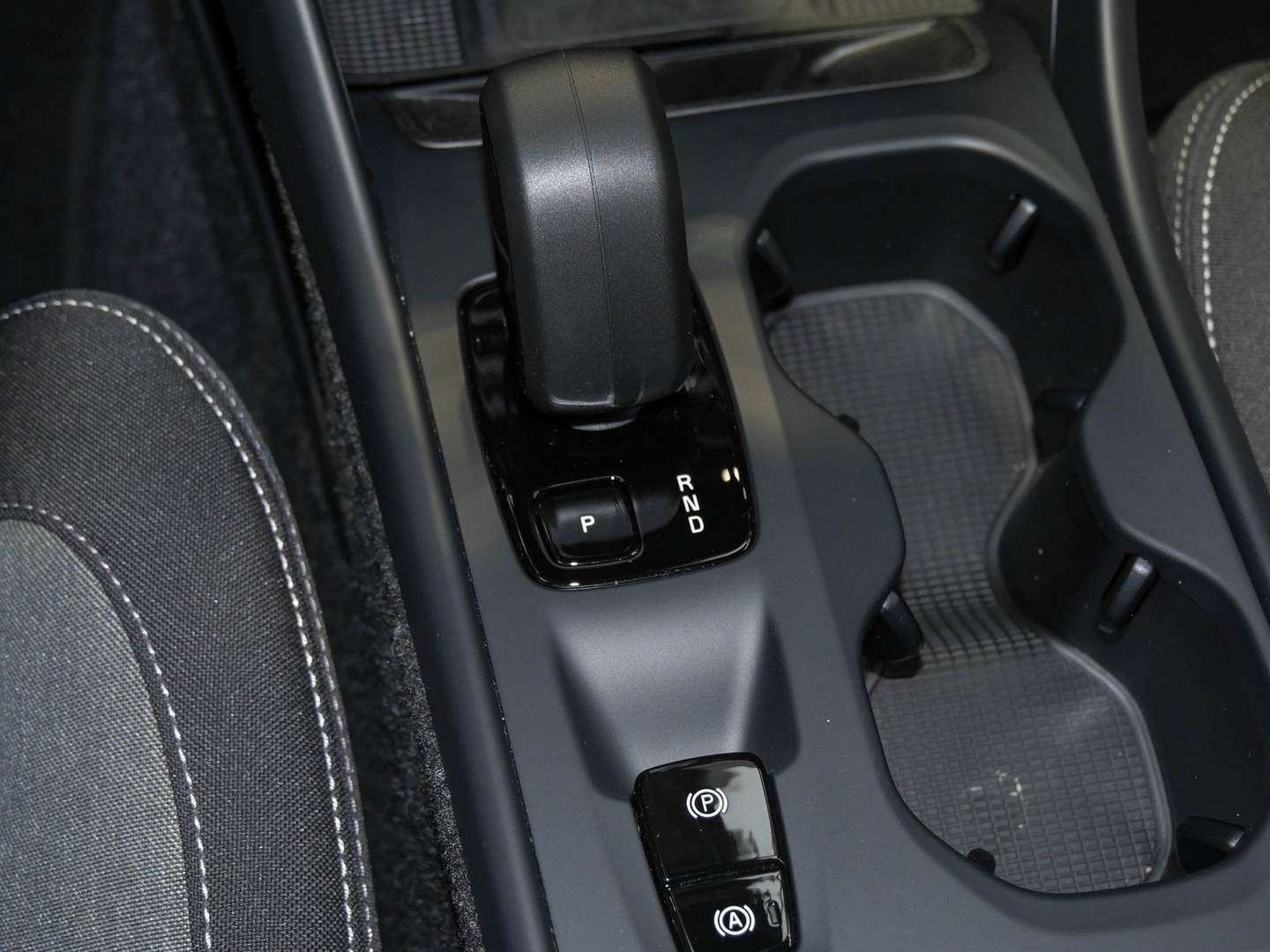 Volvo XC40 Core B3 - 2025 - Joinsteer - #10