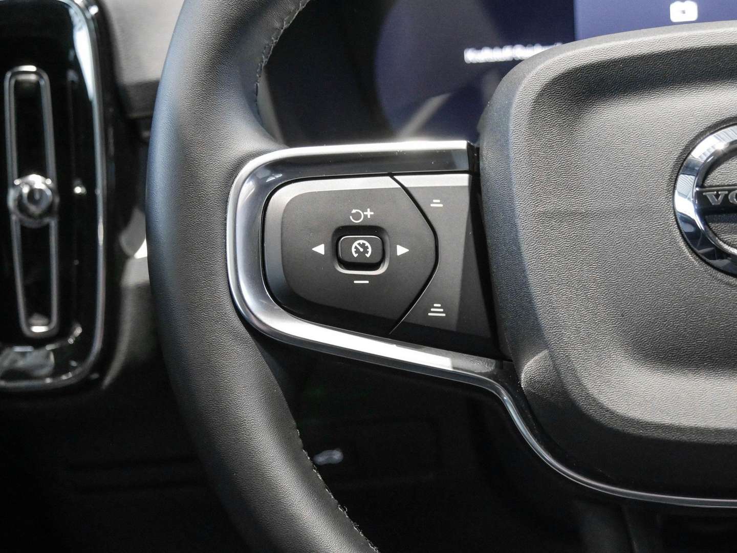 Volvo XC40 Core B3 - 2025 - Joinsteer - #12