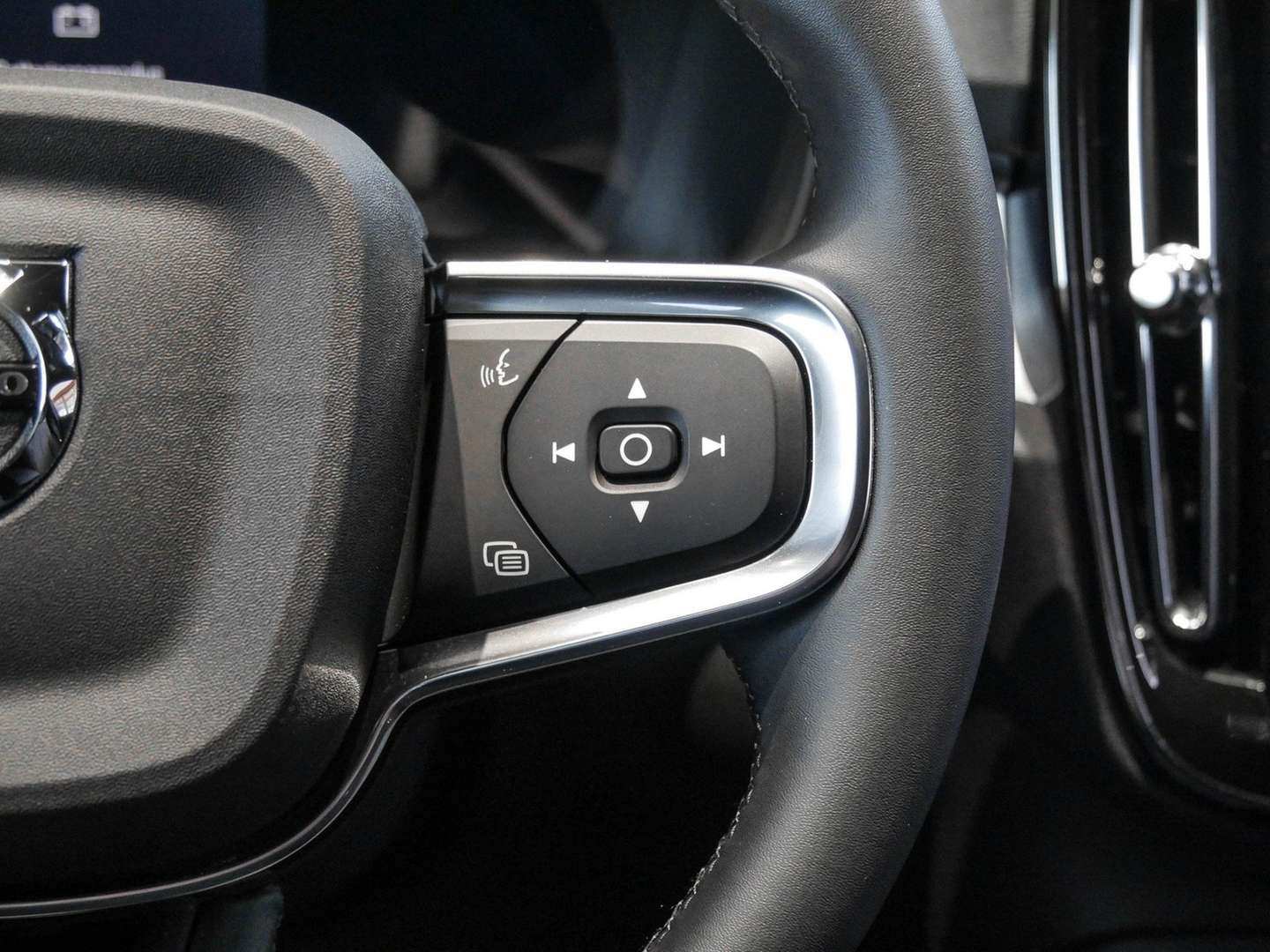 Volvo XC40 Core B3 - 2025 - Joinsteer - #13